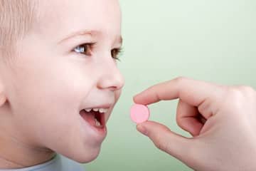 Jak naučit dítě spolknout pilulku?