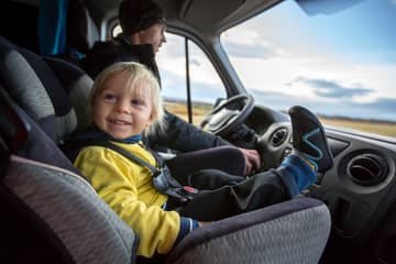 Kdy může dítě sedět vpředu v autě?