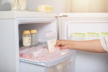 Skladování mateřského mléka v lednici, v mrazničce i při pokojové teplotě