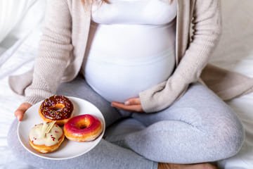 Co nejíst v těhotenství. Zakázané potraviny pro těhotné – syrové maso a alkohol vynechejte