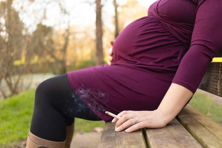 Dopady kouření v těhotenství na matku a dítě