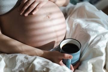 Káva v těhotenství. Klasická nebo bezkofeinová snídaňová melta?