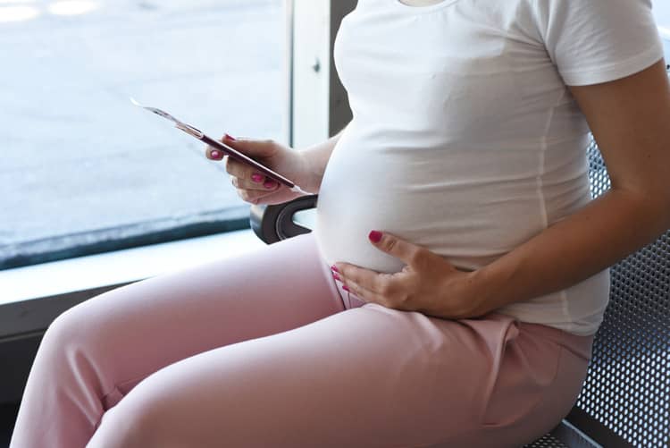 Létání v těhotenství – je třeba lékařské potvrzení?